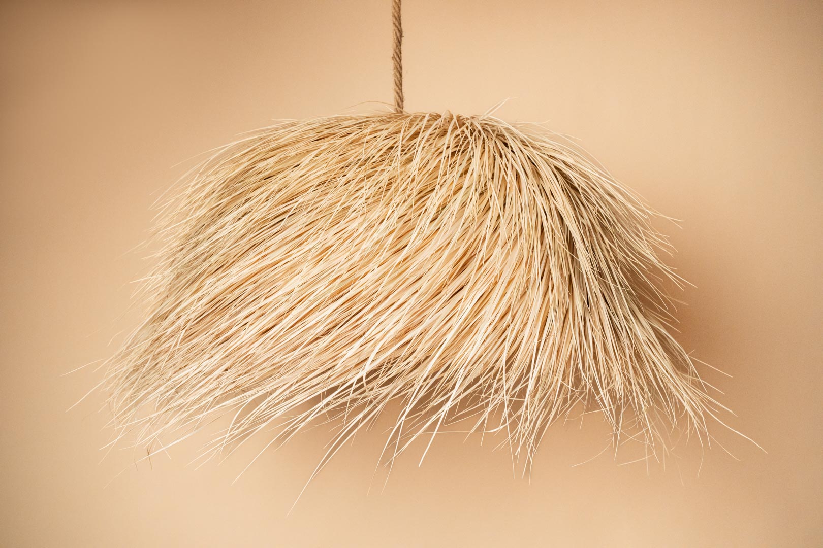 Lampe suspendue en fibre de palmier
